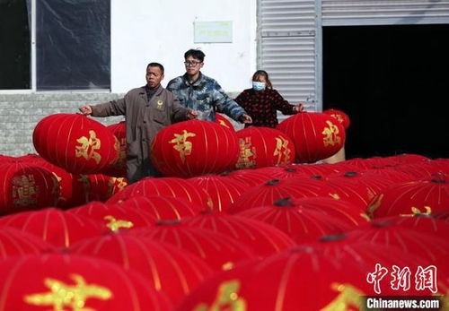 新春見聞 成都 00后 返鄉做燈籠 助中國年味揚四海