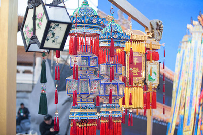 故宮萬壽燈天燈宮燈拍出兩千多萬元,用于資助貧困地區(qū)教育